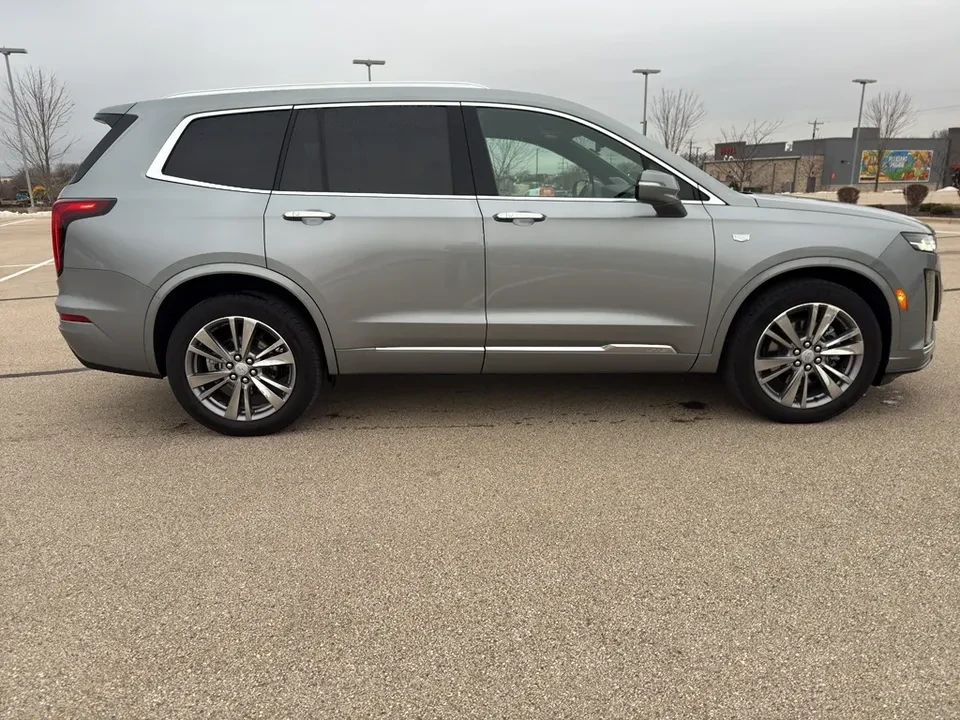 2025 Cadillac XT6 - Image 4 of 19