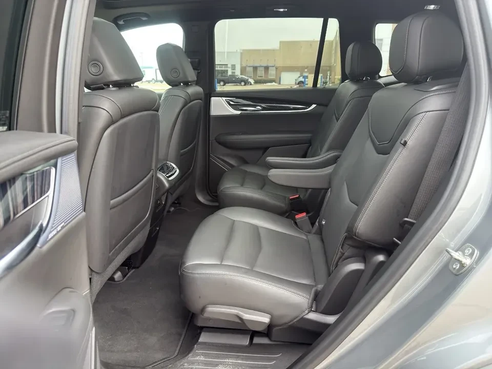 2025 Cadillac XT6 - Image 14 of 19