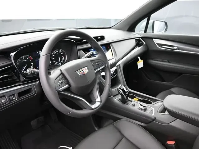 2025 Cadillac XT6 - Image 3 of 15