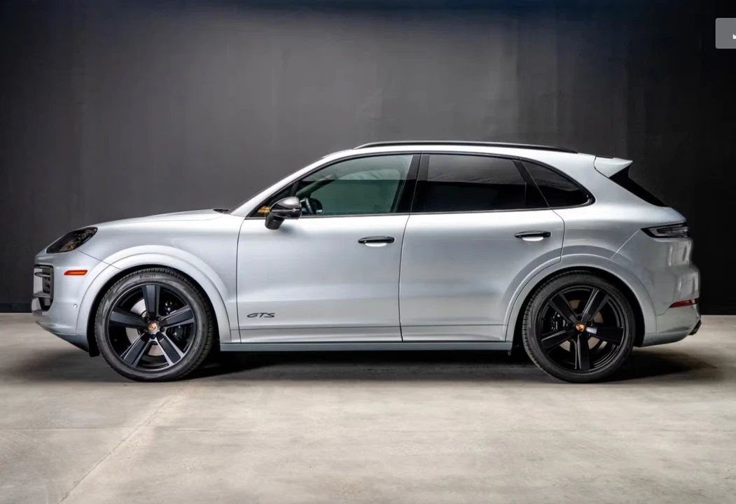 2025 Porsche 9Y0/9Y3 Cayenne GTS - Image 2 of 10