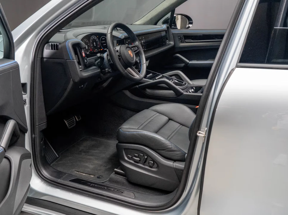 2025 Porsche 9Y0/9Y3 Cayenne GTS - Image 4 of 10