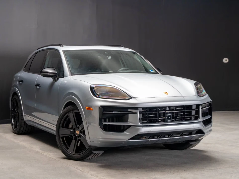 2025 Porsche 9Y0/9Y3 Cayenne GTS - Image 9 of 10