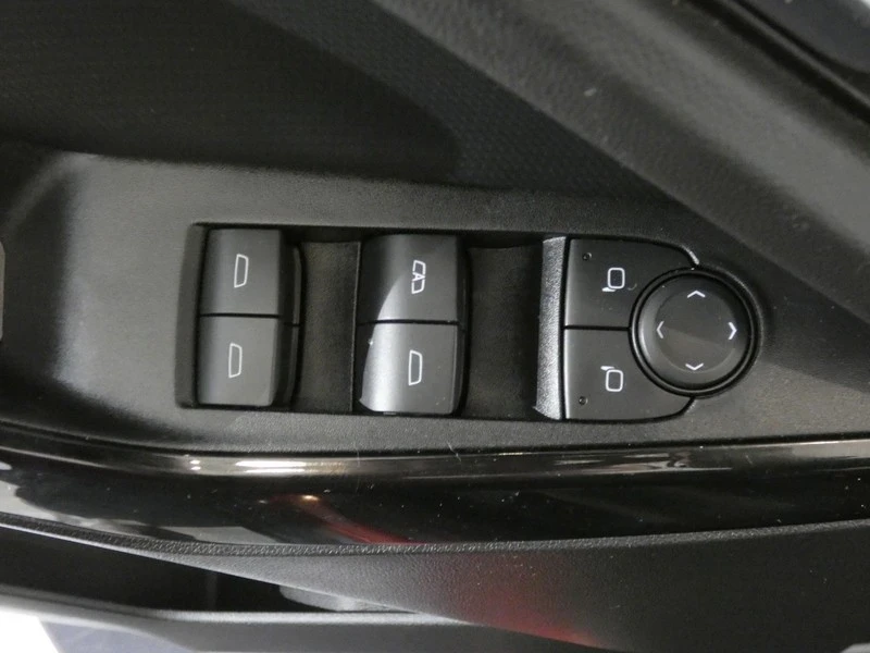 2025 Chevrolet Equinox - Image 19 of 21