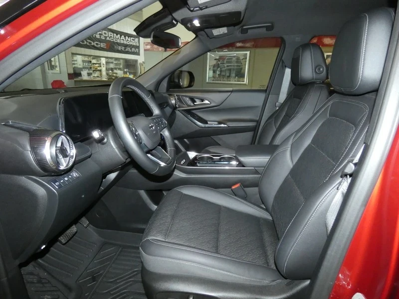 2025 Chevrolet Equinox - Image 10 of 21