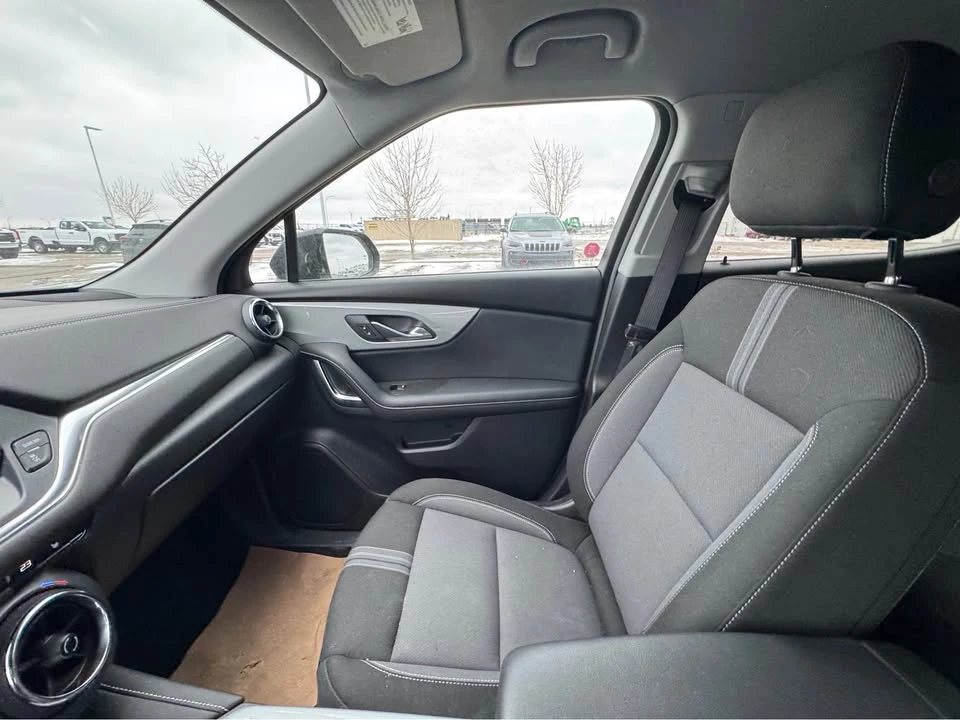2025 Chevrolet Blazer - Image 10 of 13