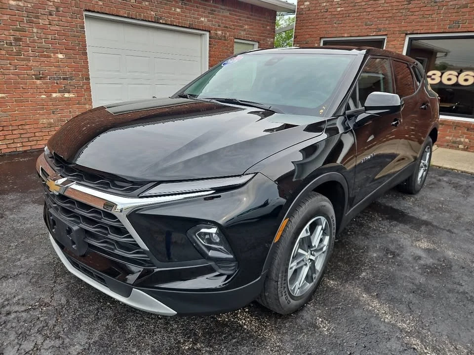 2025 Chevrolet Blazer - Image 2 of 20