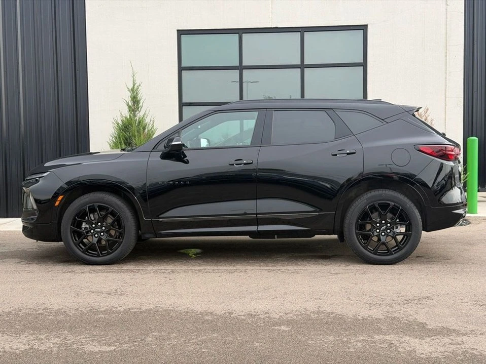 2025 Chevrolet Blazer - Image 2 of 20