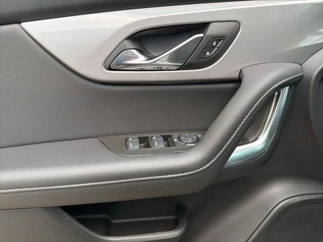 2025 Chevrolet Blazer - Image 12 of 19