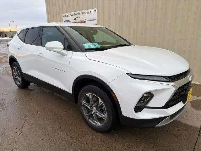 2025 Chevrolet Blazer - Image 2 of 19