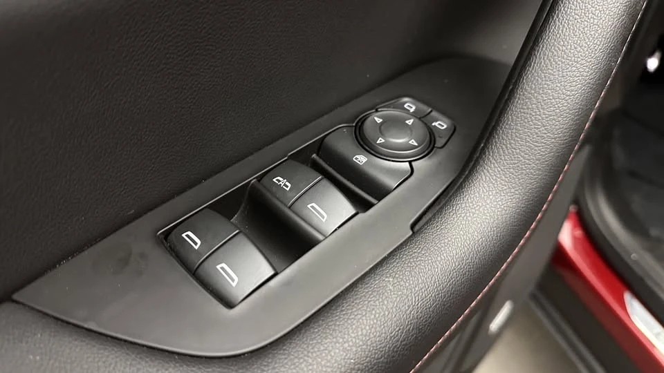 2025 Chevrolet Blazer - Image 11 of 20