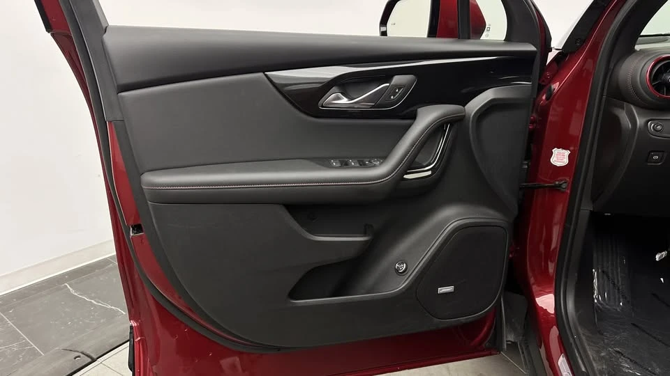 2025 Chevrolet Blazer - Image 10 of 20