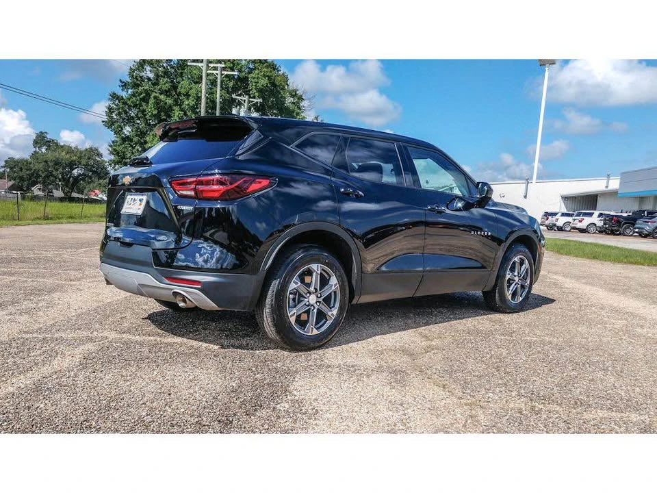 2025 Chevrolet Blazer - Image 2 of 14
