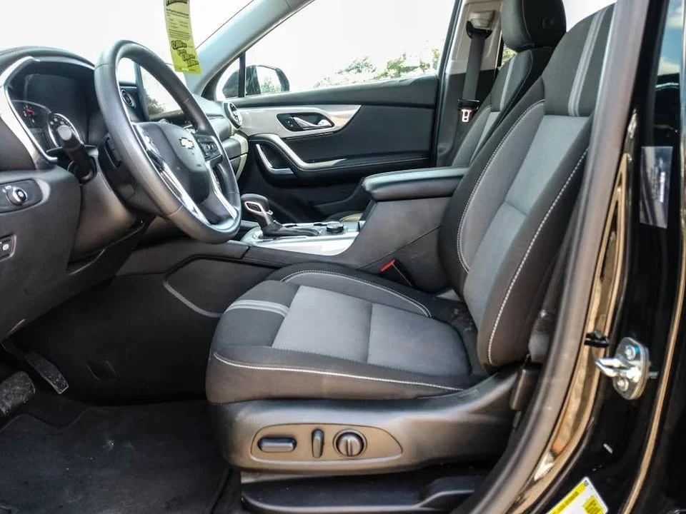 2025 Chevrolet Blazer - Image 9 of 14