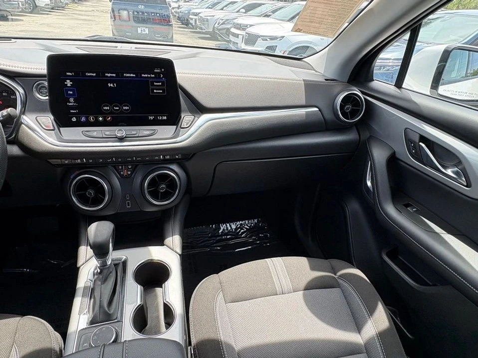 2025 Chevrolet Blazer - Image 15 of 20
