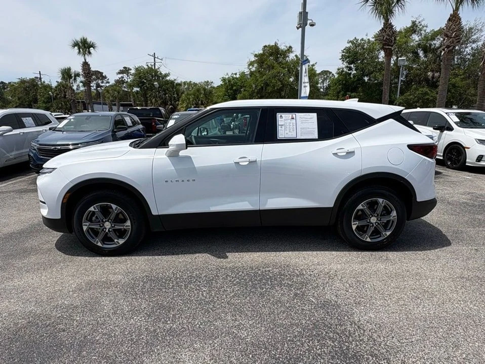 2025 Chevrolet Blazer - Image 2 of 20