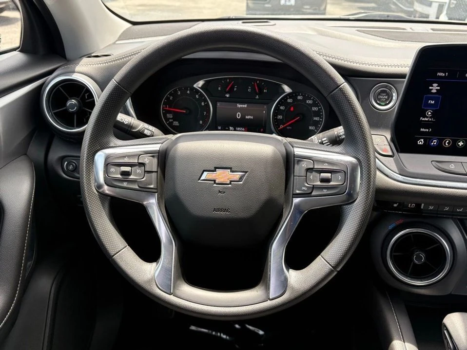 2025 Chevrolet Blazer - Image 16 of 20