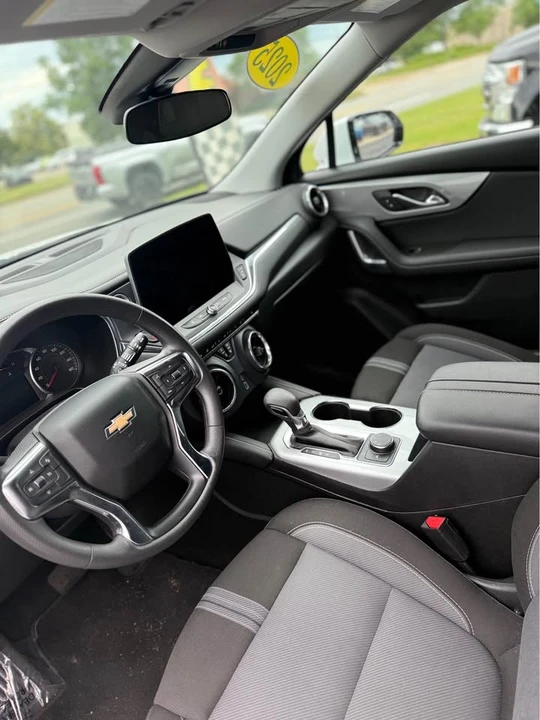 2025 Chevrolet Blazer - Image 6 of 7