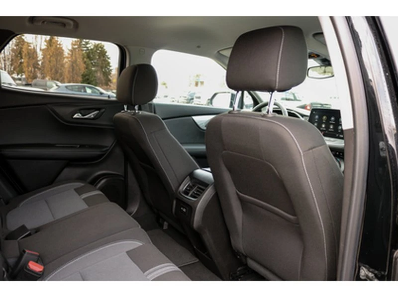 2025 Chevrolet Blazer - Image 15 of 19