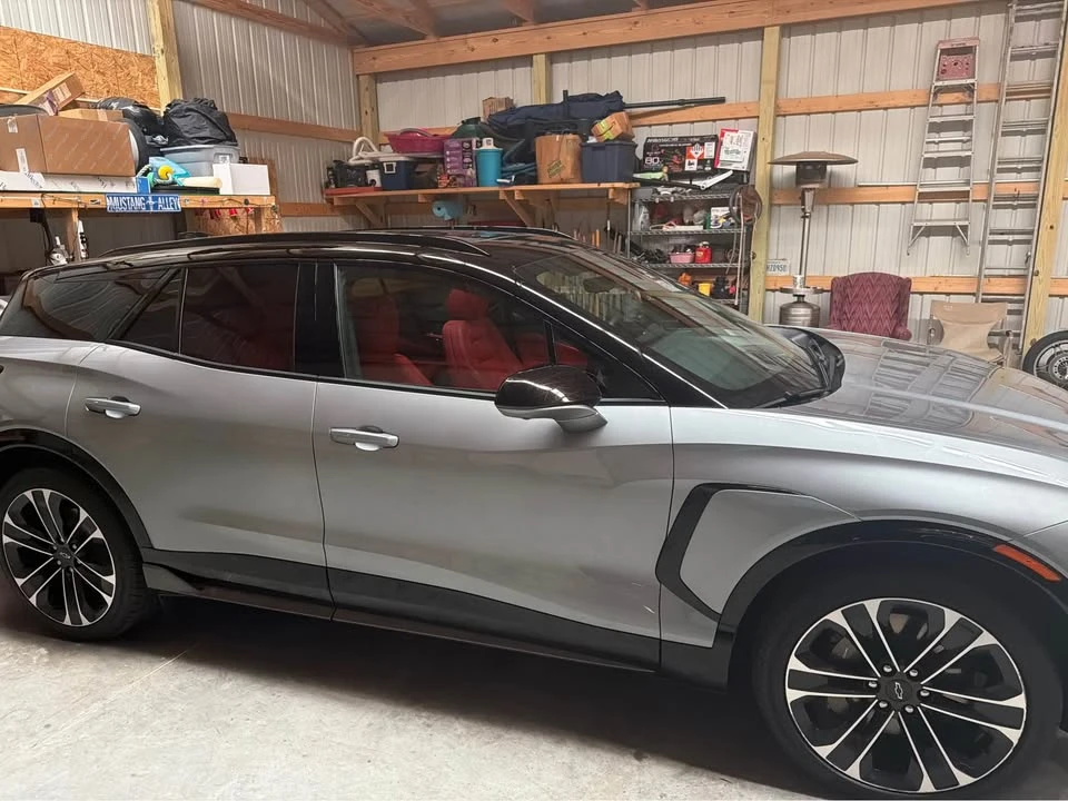 2025 Chevrolet Blazer - Image 2 of 10