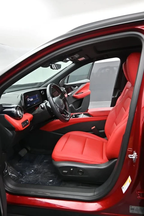 2025 Chevrolet Blazer - Image 10 of 16