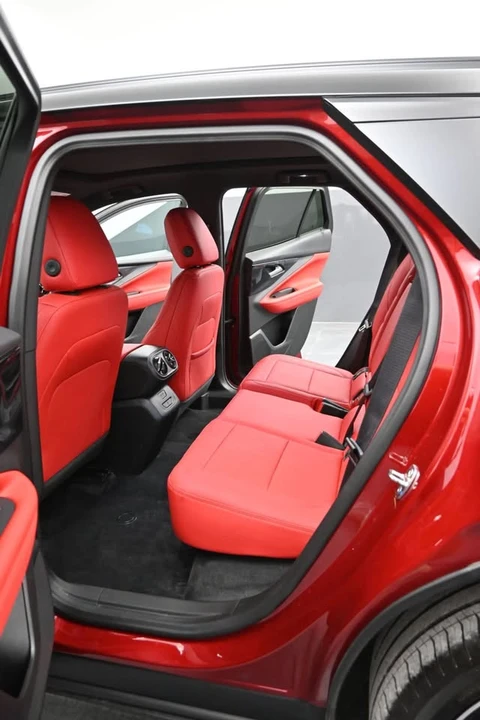 2025 Chevrolet Blazer - Image 9 of 16