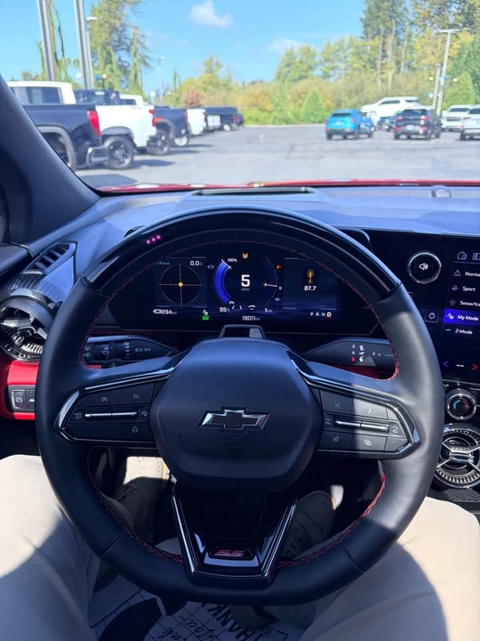 2025 Chevrolet Blazer - Image 10 of 13
