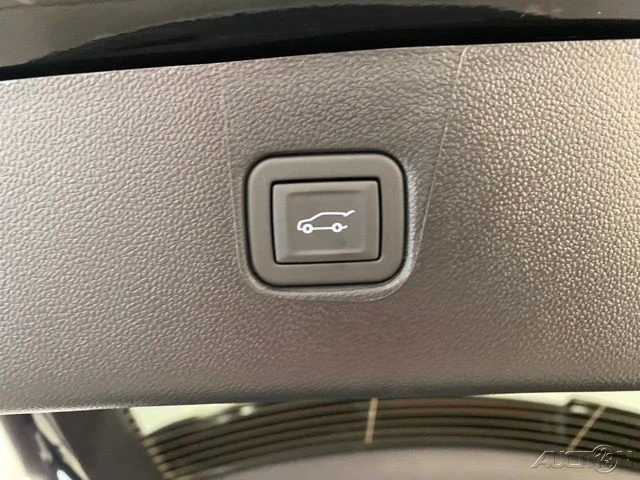 2025 Chevrolet Blazer - Image 9 of 12