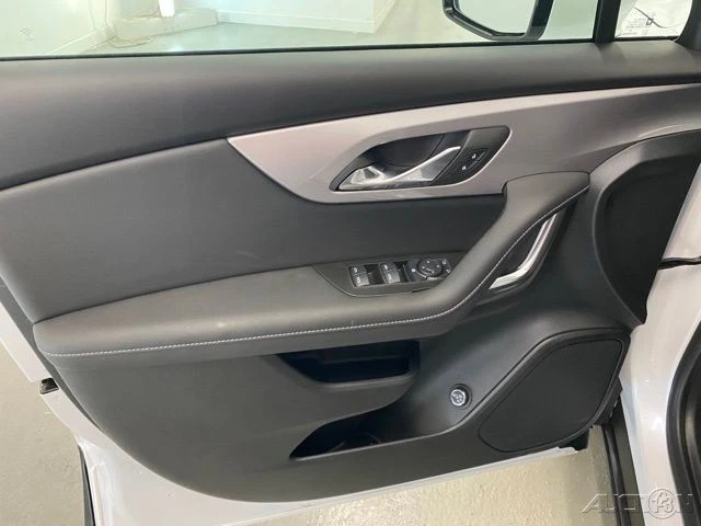 2025 Chevrolet Blazer - Image 11 of 12