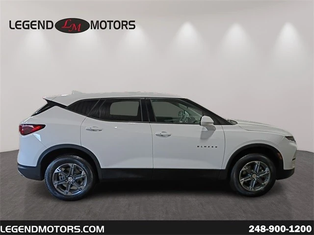 2025 Chevrolet Blazer - Image 9 of 12