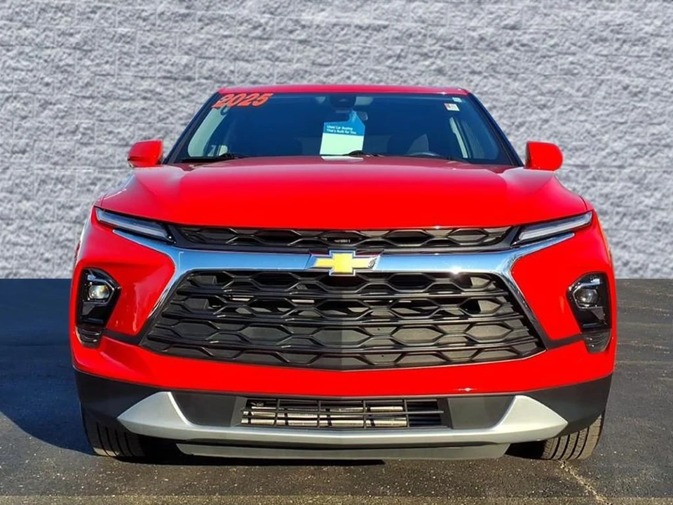 2025 Chevrolet Blazer - Image 2 of 12