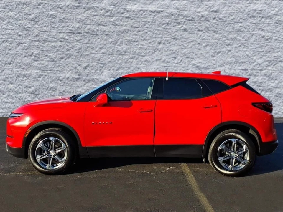 2025 Chevrolet Blazer - Image 4 of 12