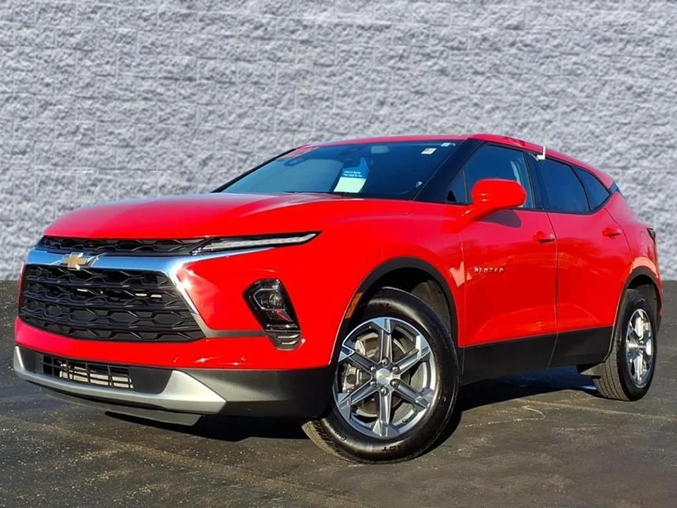 2025 Chevrolet Blazer - Image 3 of 12