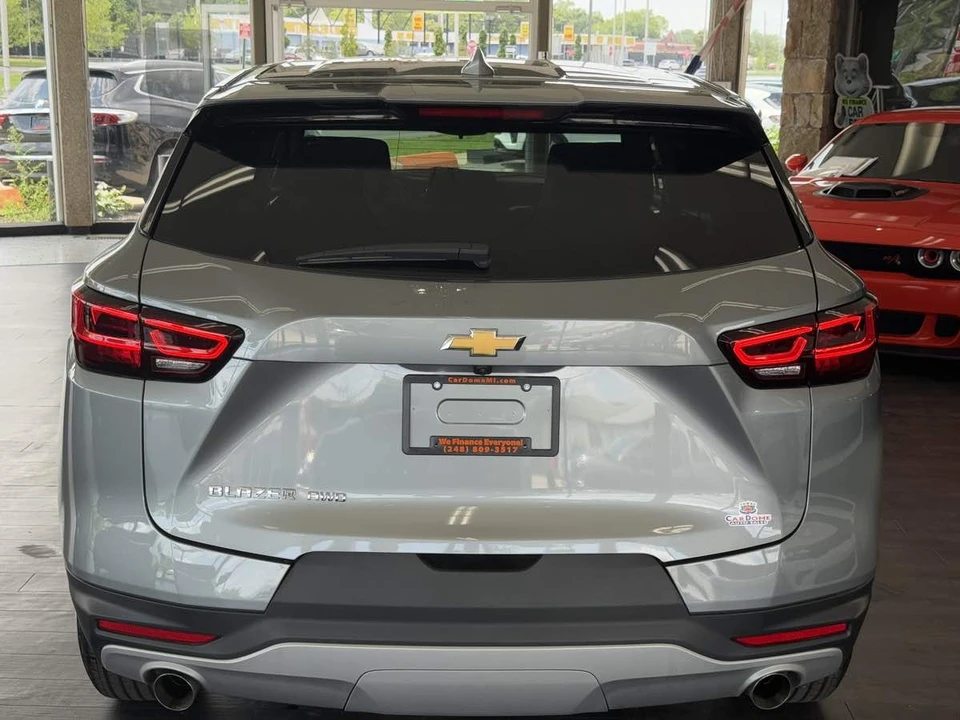 2025 Chevrolet Blazer - Image 18 of 21