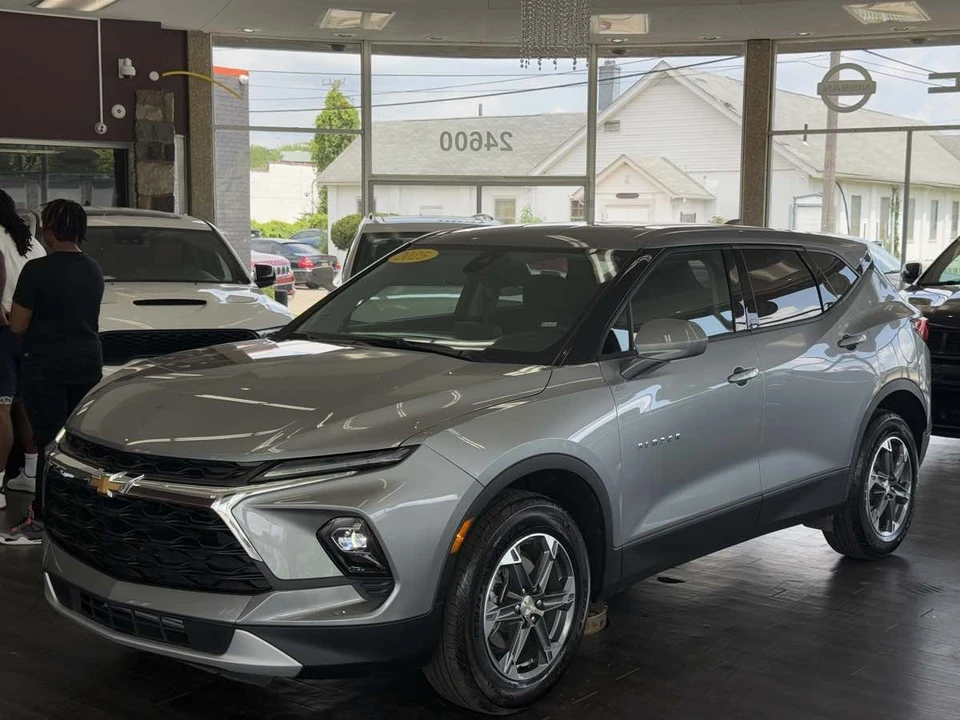 2025 Chevrolet Blazer - Image 3 of 21