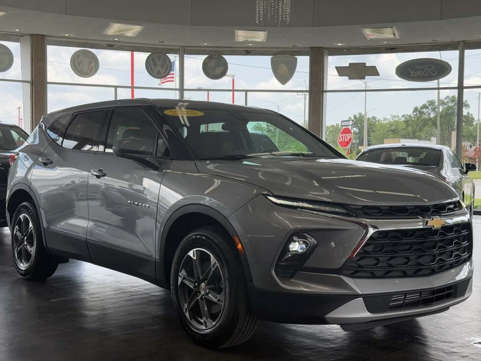 2025 Chevrolet Blazer - Image 2 of 21