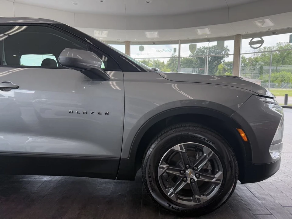 2025 Chevrolet Blazer - Image 10 of 21