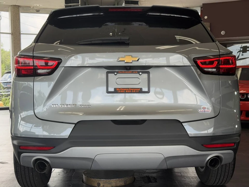 2025 Chevrolet Blazer - Image 19 of 21