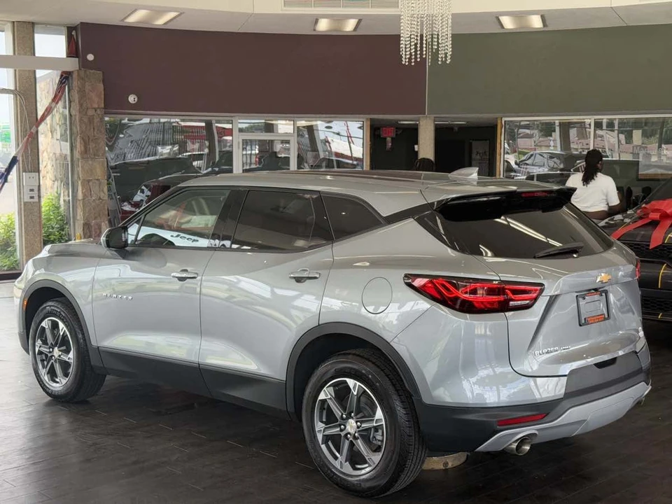 2025 Chevrolet Blazer - Image 15 of 21
