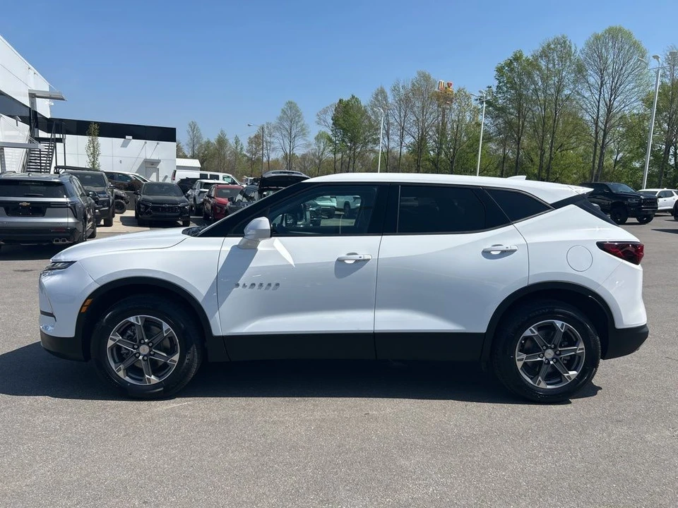 2025 Chevrolet Blazer - Image 2 of 21