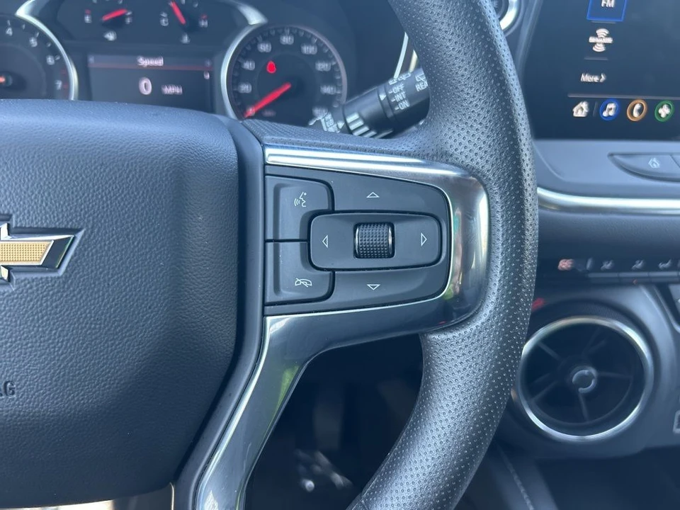 2025 Chevrolet Blazer - Image 15 of 21