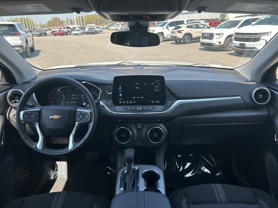 2025 Chevrolet Blazer - Image 12 of 21