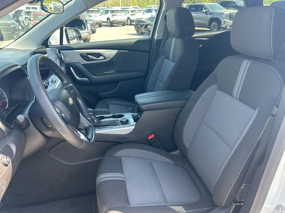 2025 Chevrolet Blazer - Image 9 of 21