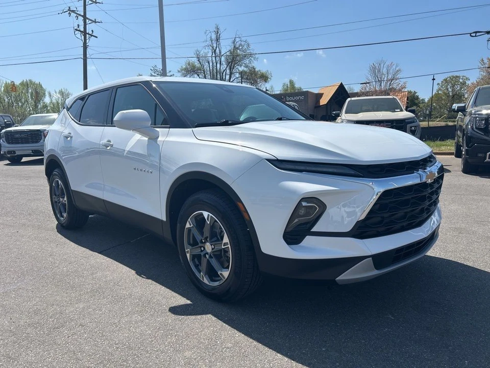 2025 Chevrolet Blazer - Image 7 of 21