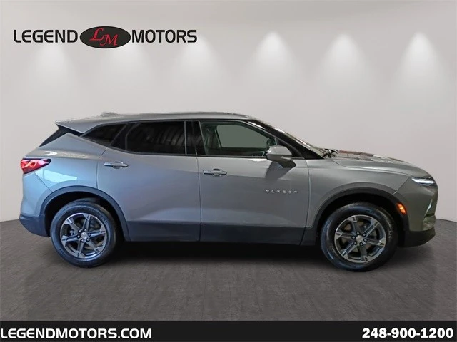 2025 Chevrolet Blazer - Image 9 of 12