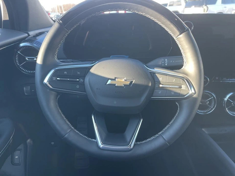 2025 Chevrolet Blazer - Image 14 of 21