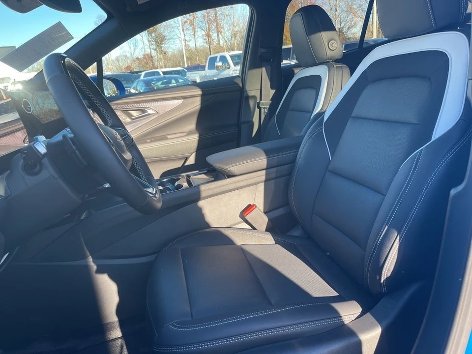 2025 Chevrolet Blazer - Image 10 of 21