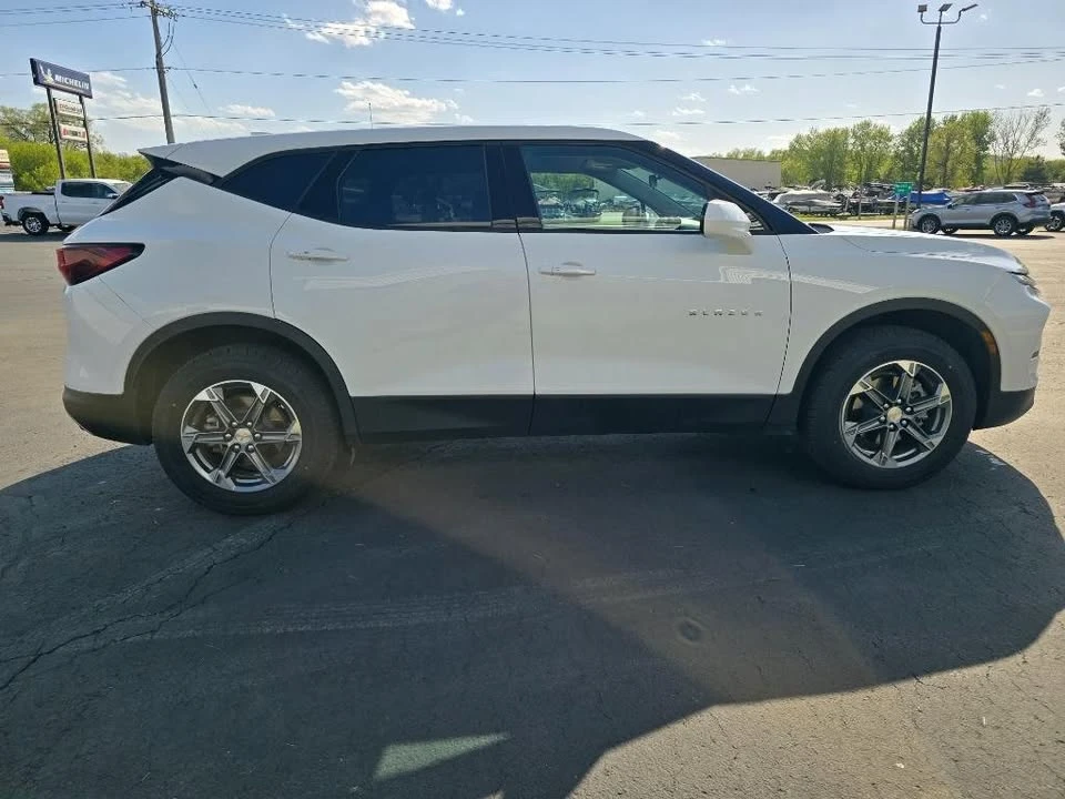 2025 Chevrolet Blazer - Image 8 of 14