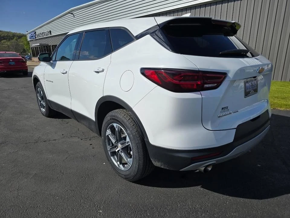 2025 Chevrolet Blazer - Image 2 of 14