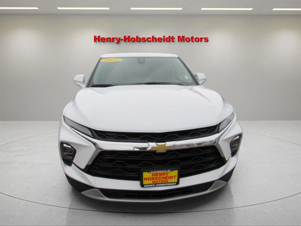 2025 Chevrolet Blazer - Image 2 of 12