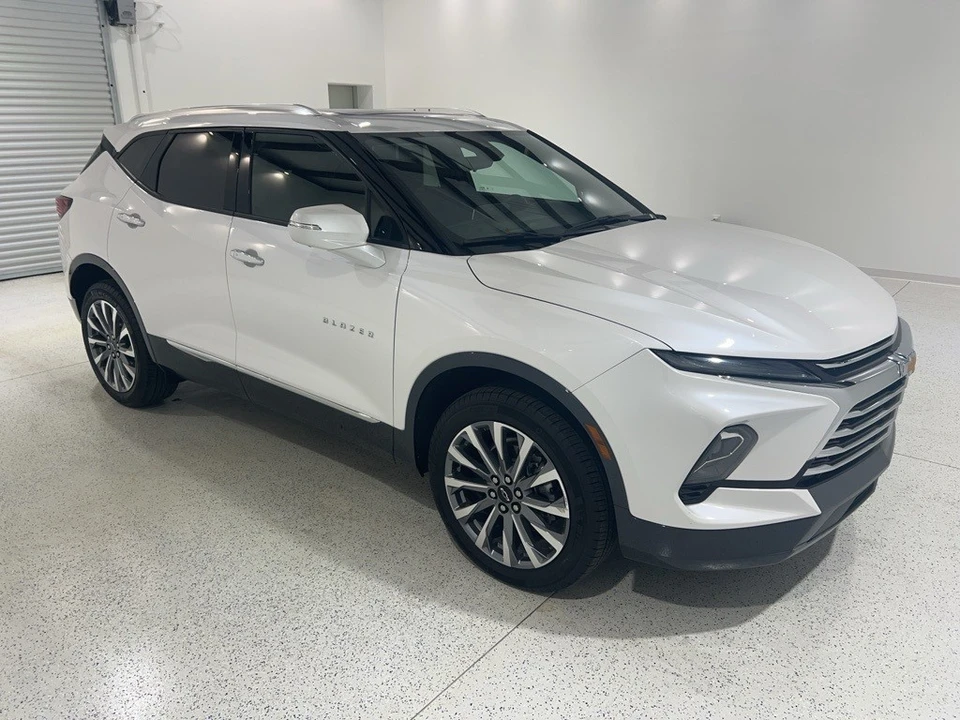 2025 Chevrolet Blazer - Image 3 of 12